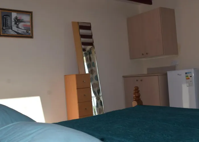 Mersinera Paradise Garden Stars House * לרנקה