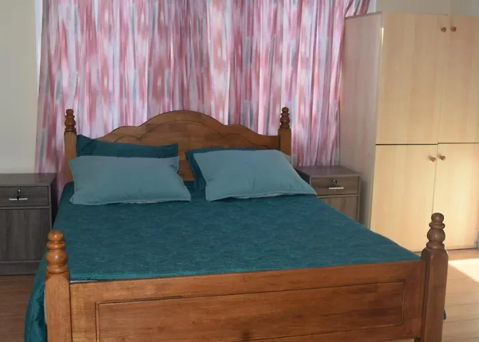 בית נופש Mersinera Paradise Garden Stars House